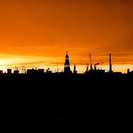 Roentgena 12 - Przestronny I Stylowy, Zielona Ulica W Centrum *